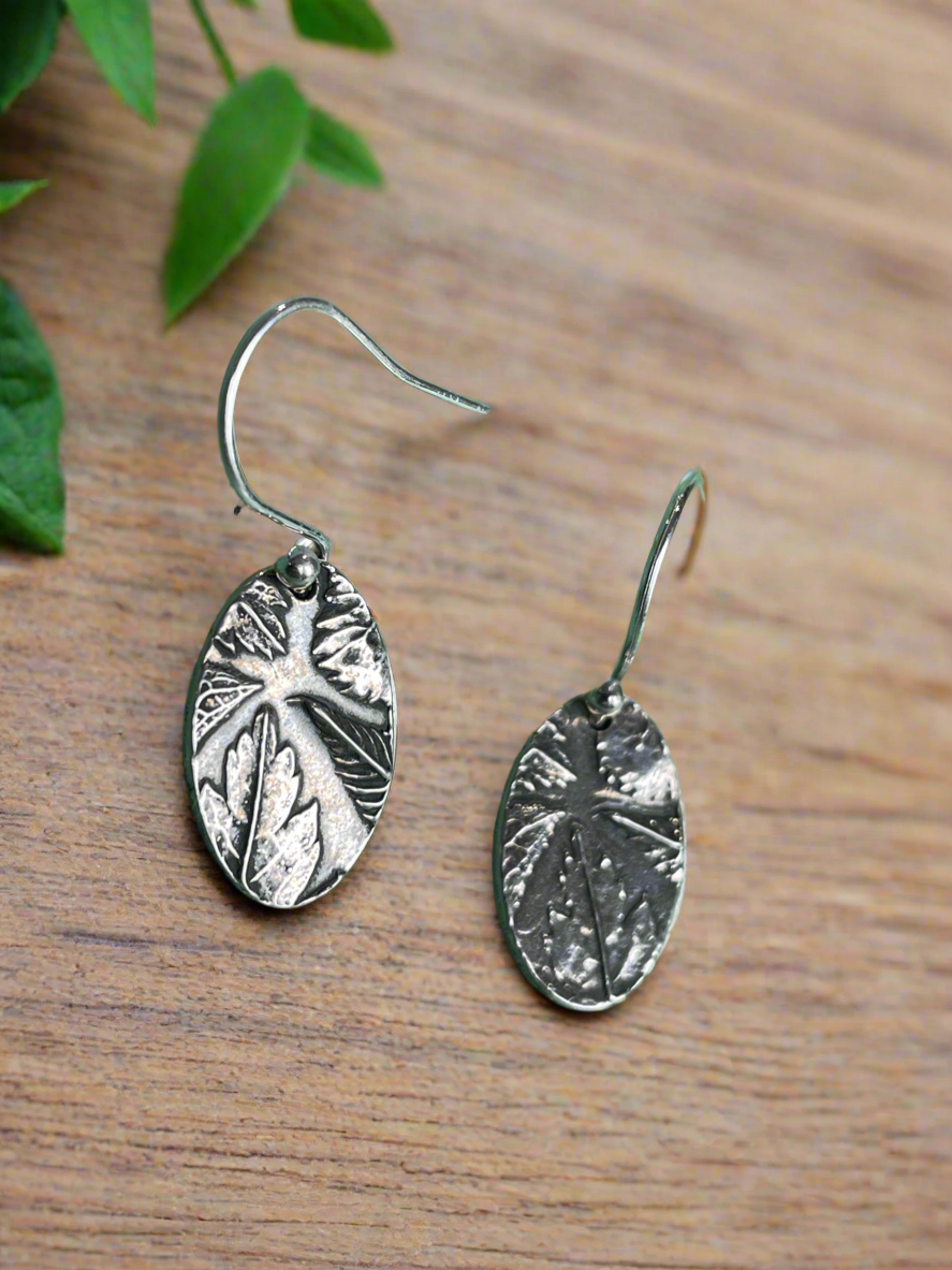 Five leaf oval earrings