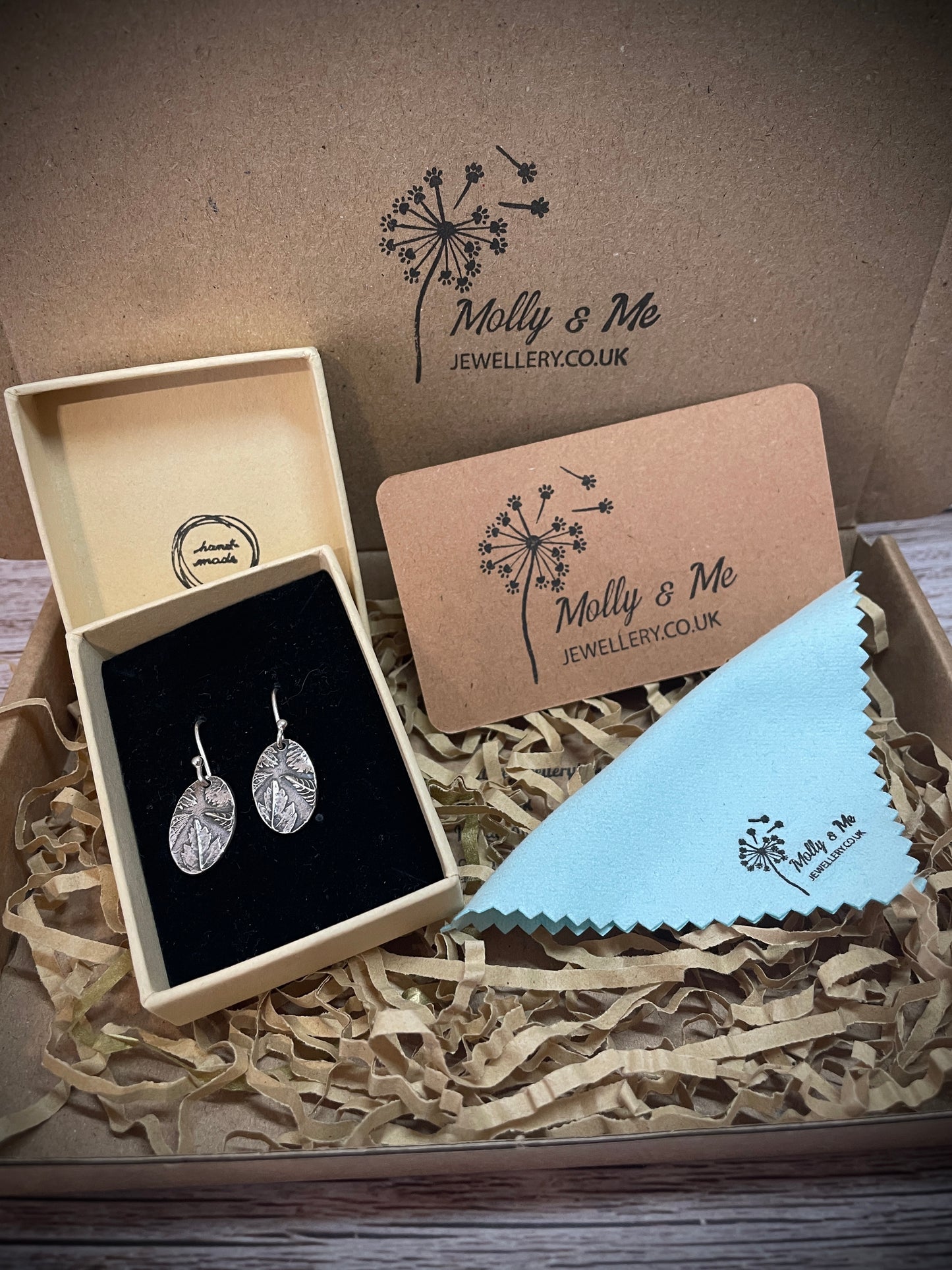 Five leaf oval earrings