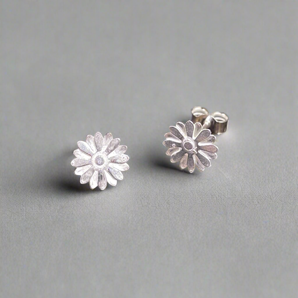 Dainty Daisy stud earrings