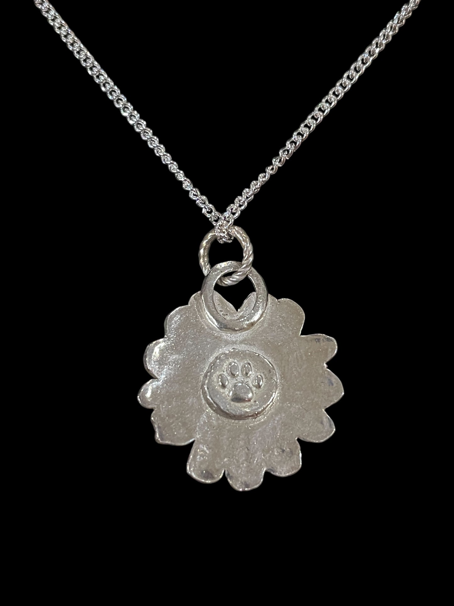 Medium daisy with 24k gold.