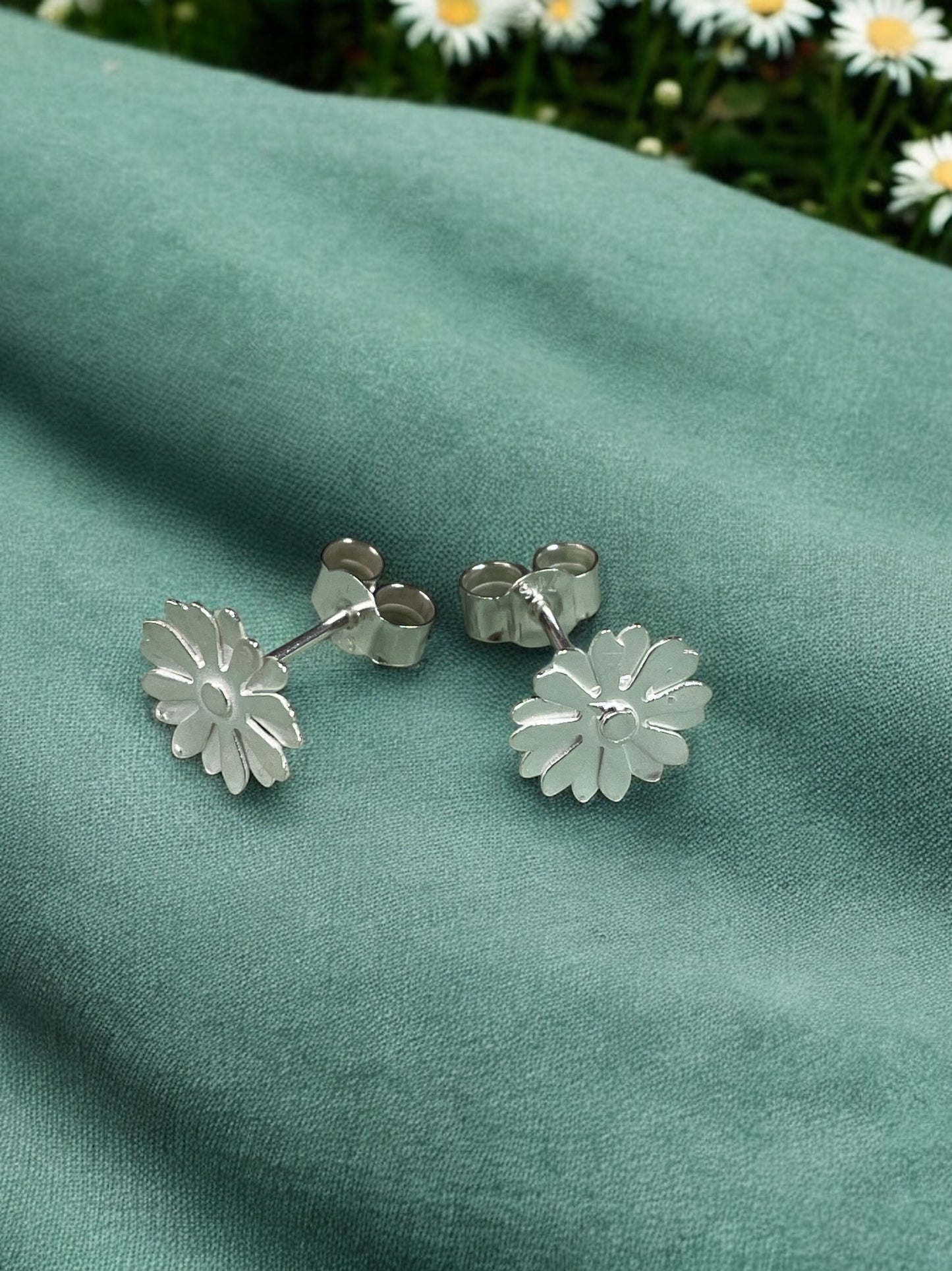 Dainty Daisy stud earrings
