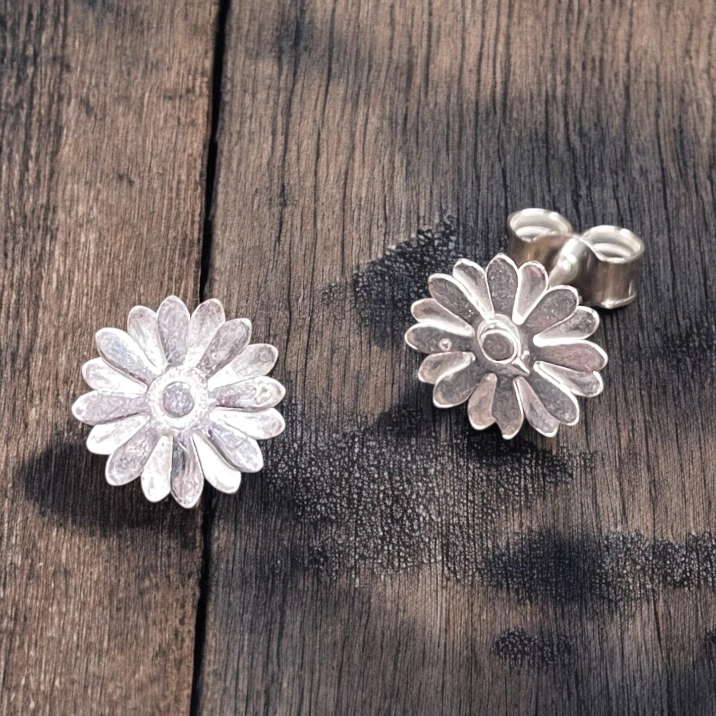 Dainty Daisy stud earrings