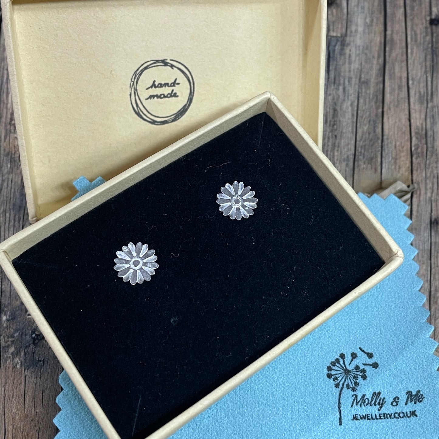 Dainty Daisy stud earrings