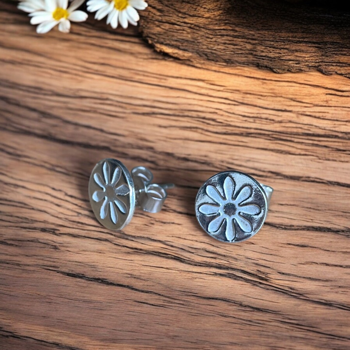 Daisy disc studs