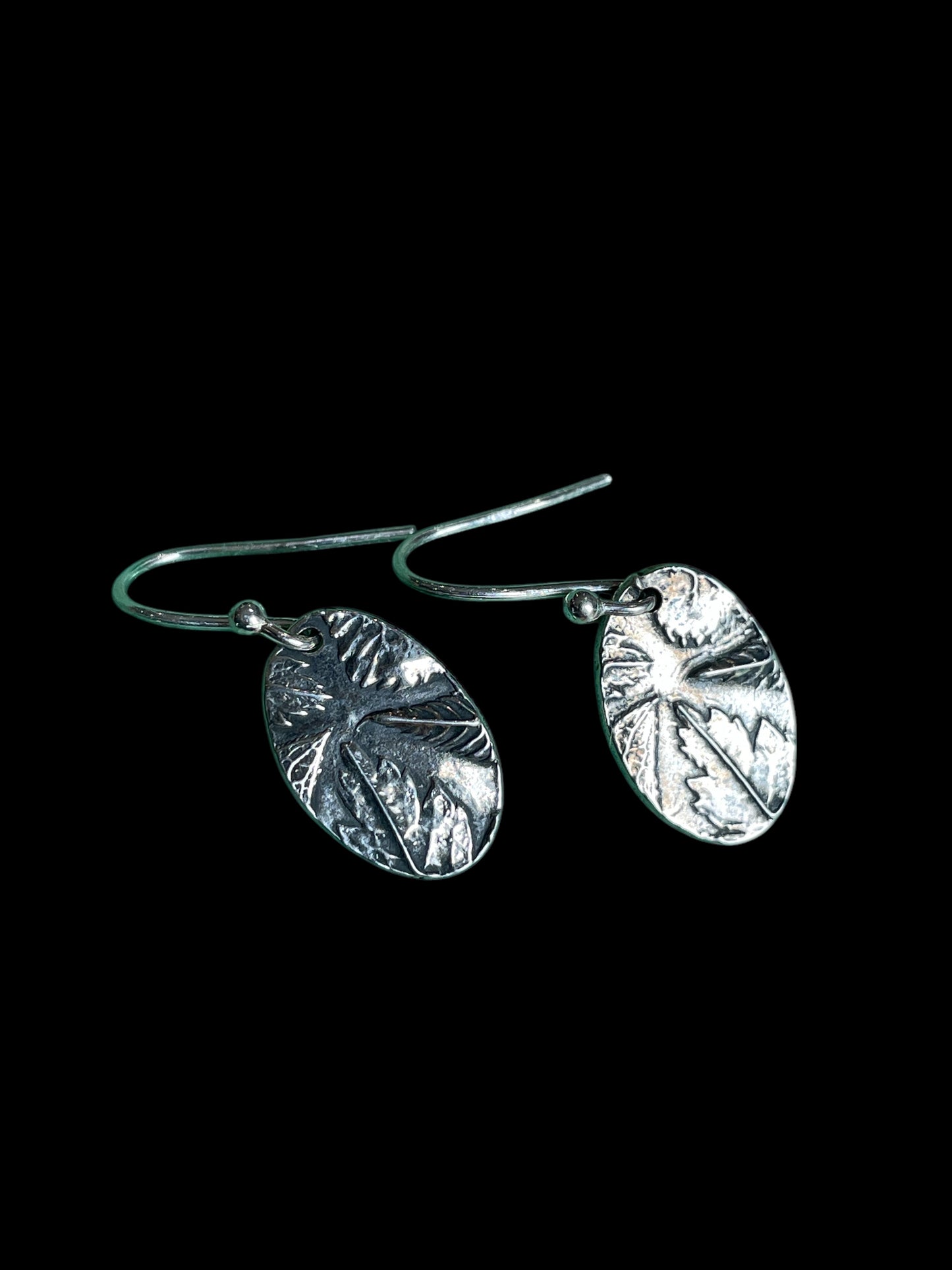 Five leaf oval earrings