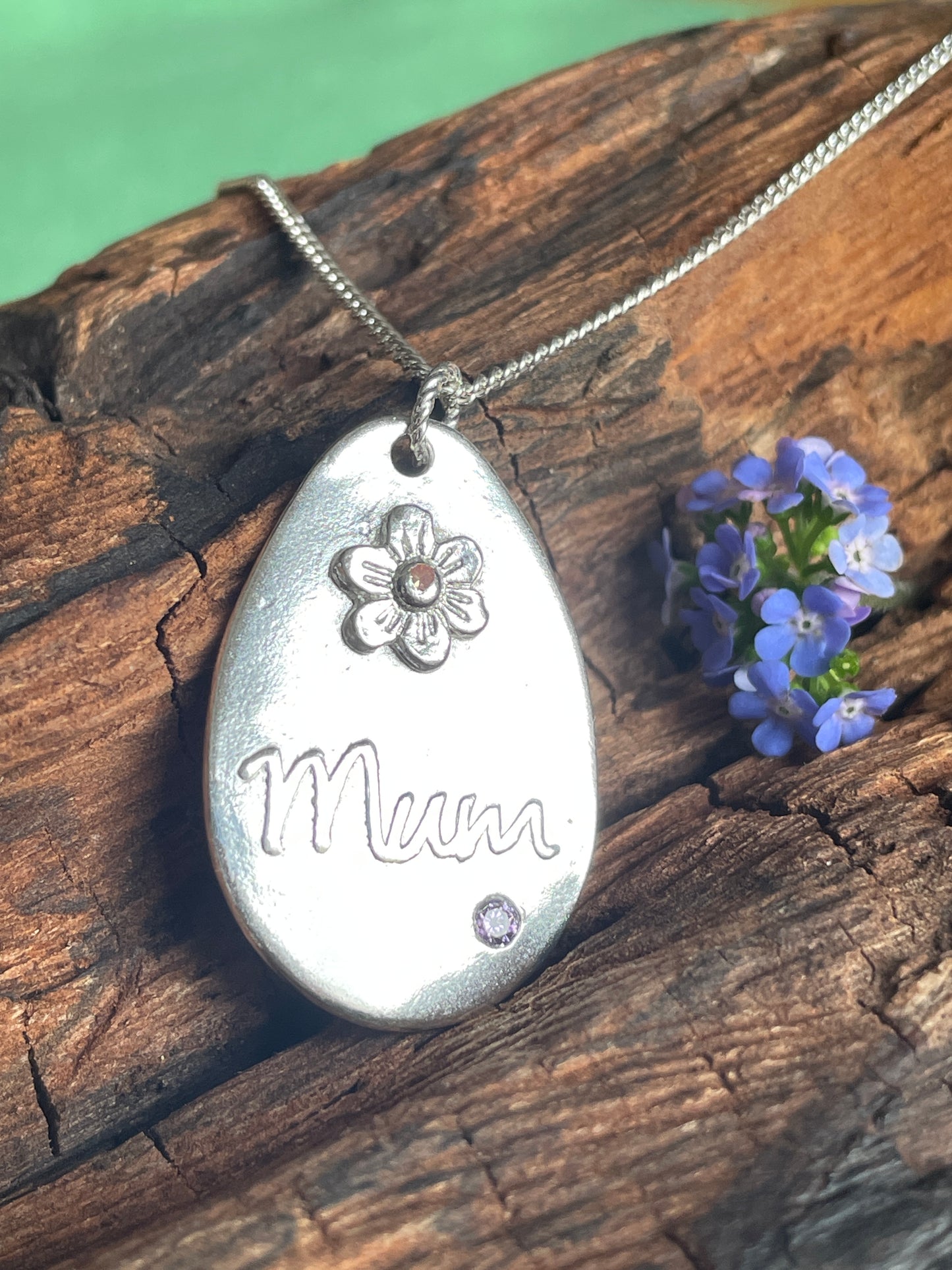 ‘Mum’ flower and sparkle pendant