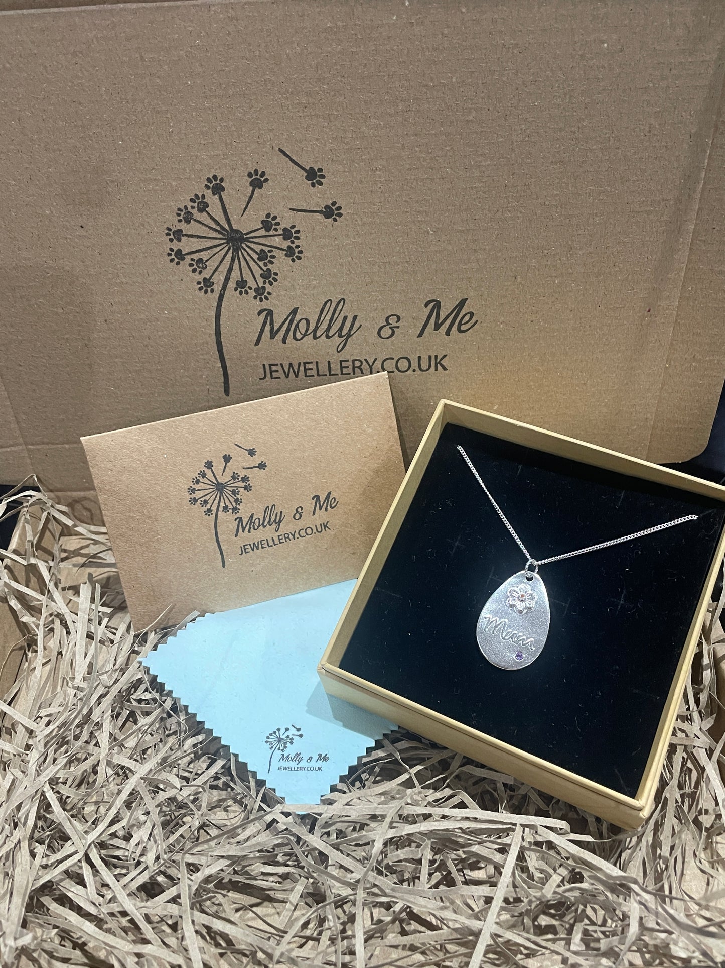 ‘Mum’ flower and sparkle pendant