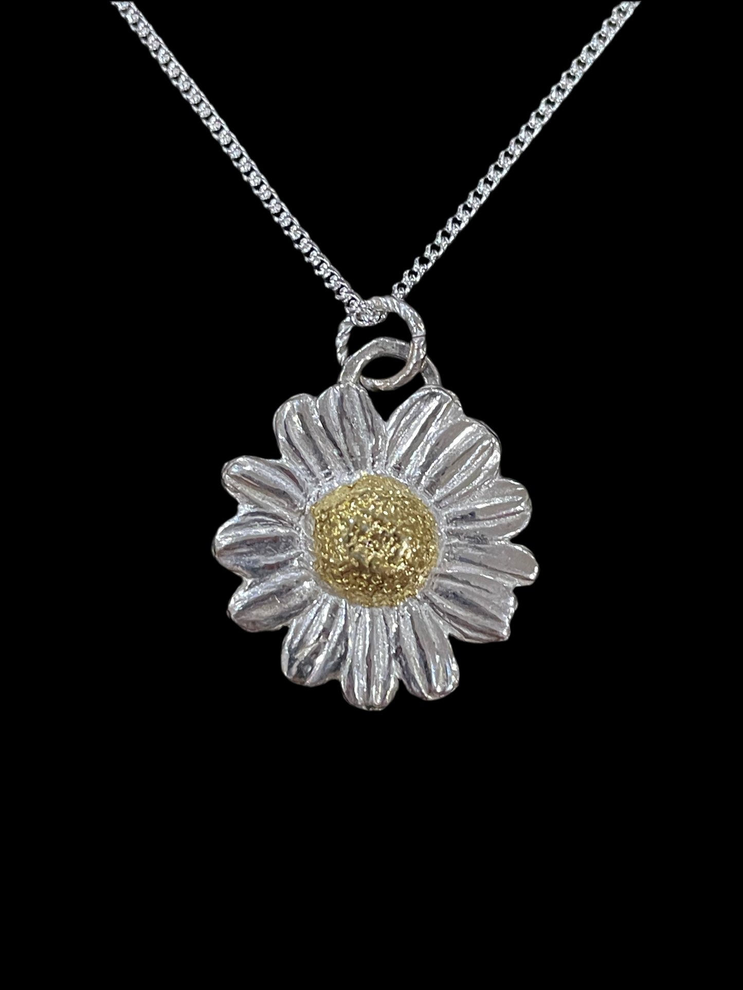 Medium daisy with 24k gold.