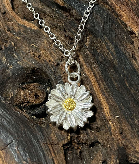Small daisy necklace with 24k gold centre