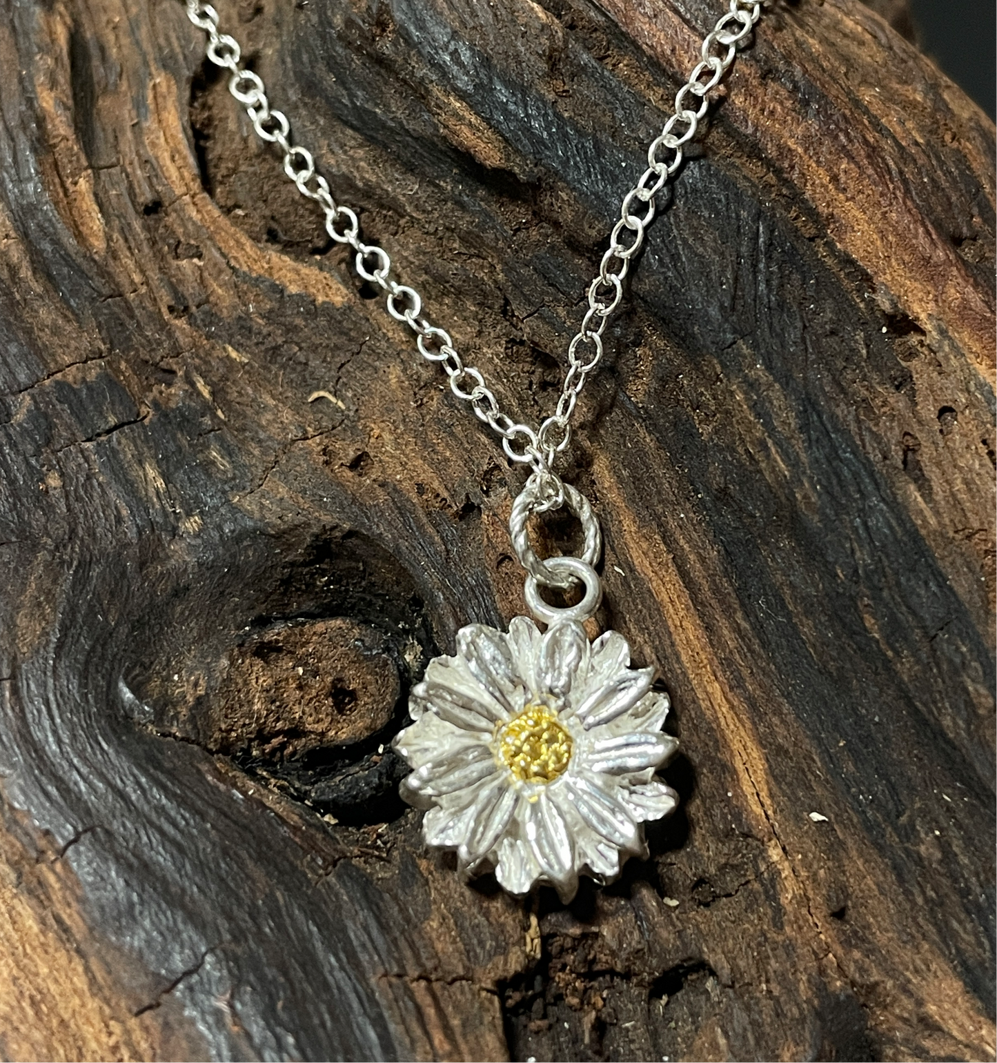 Small daisy necklace with 24k gold centre