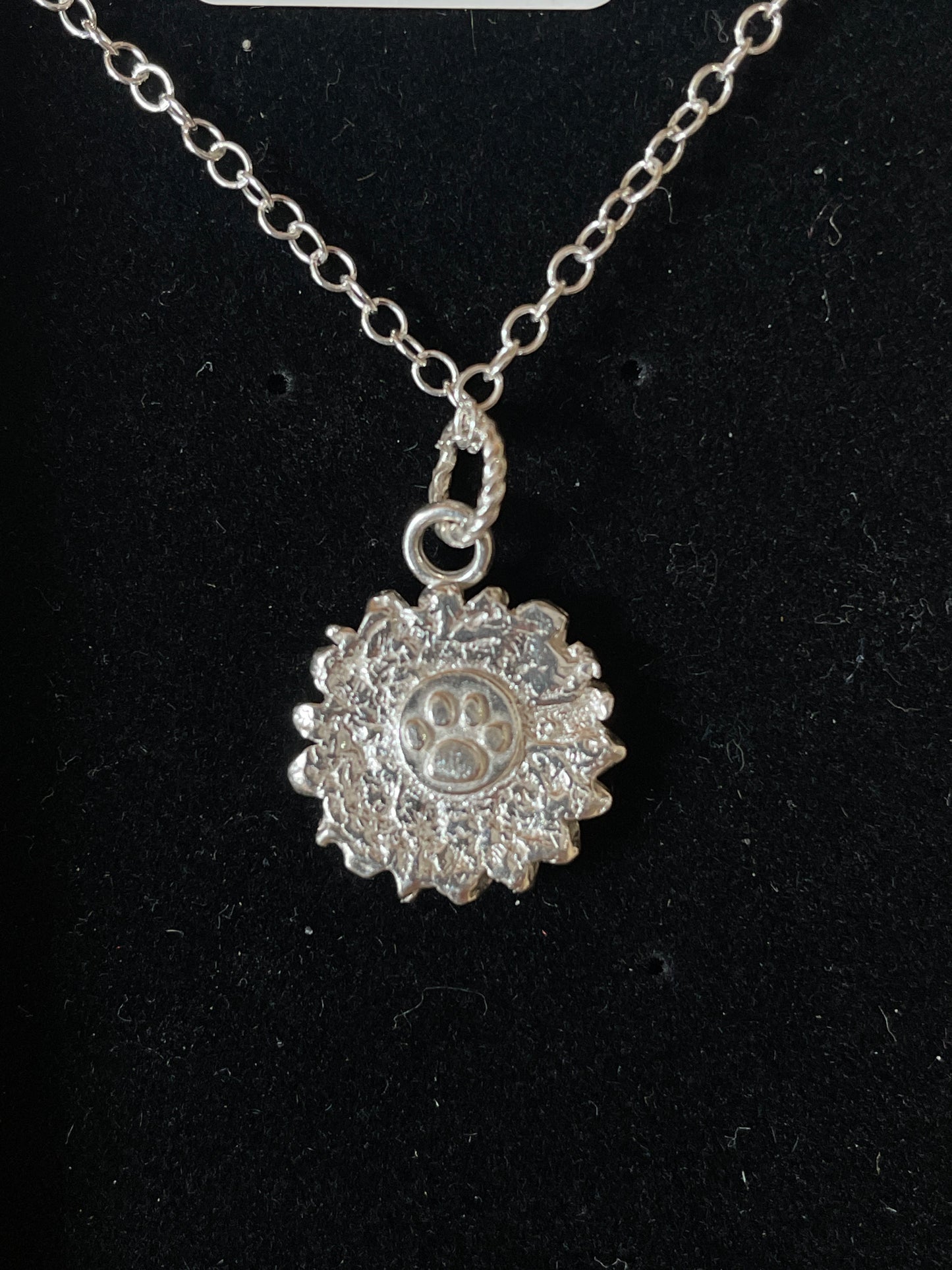 Small daisy necklace with 24k gold centre