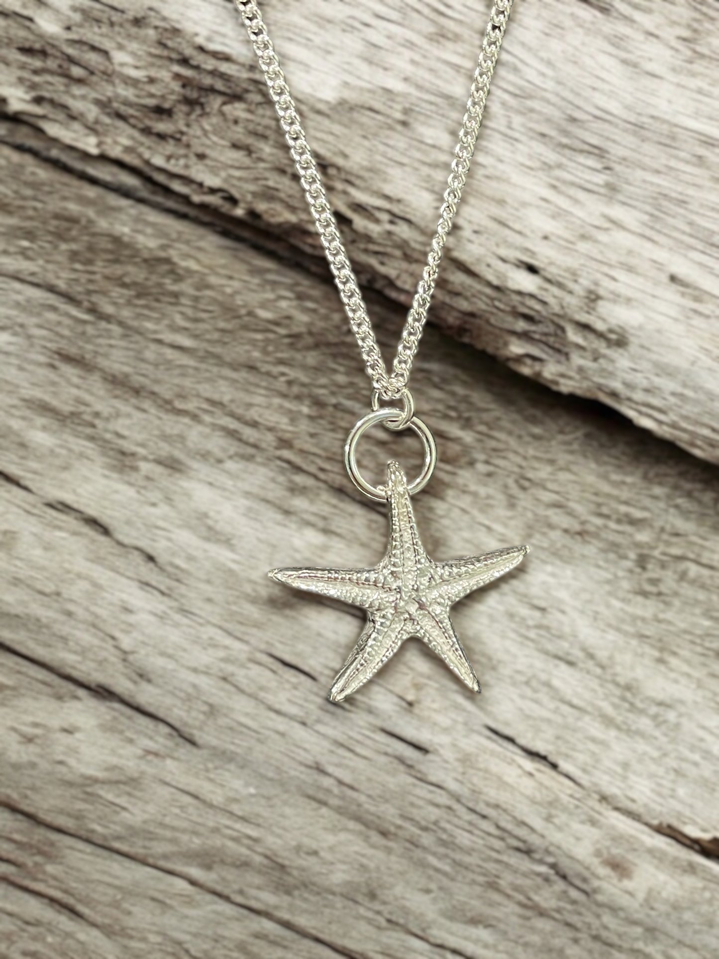 Single starfish pendant