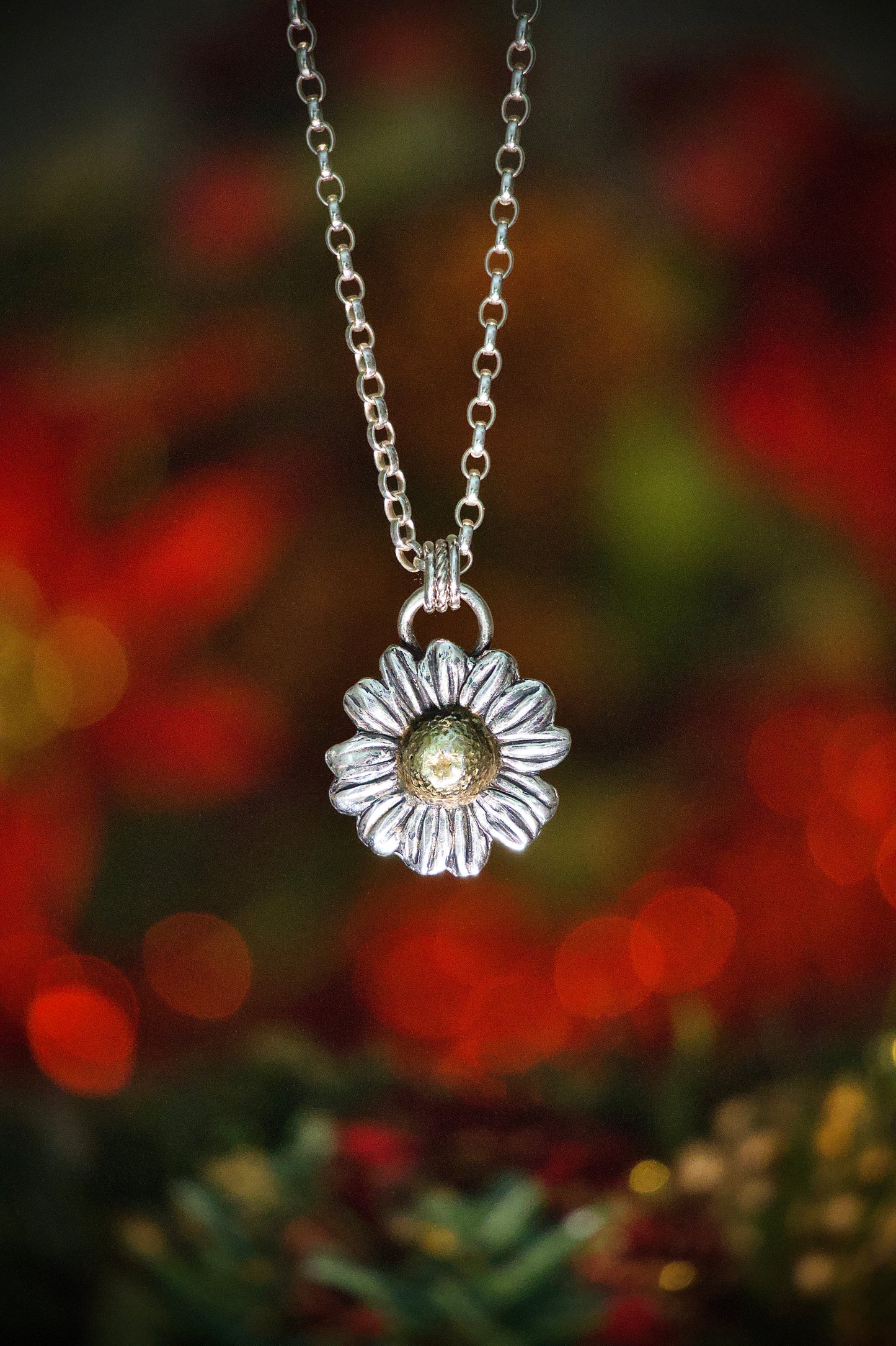 Medium daisy with 24k gold.