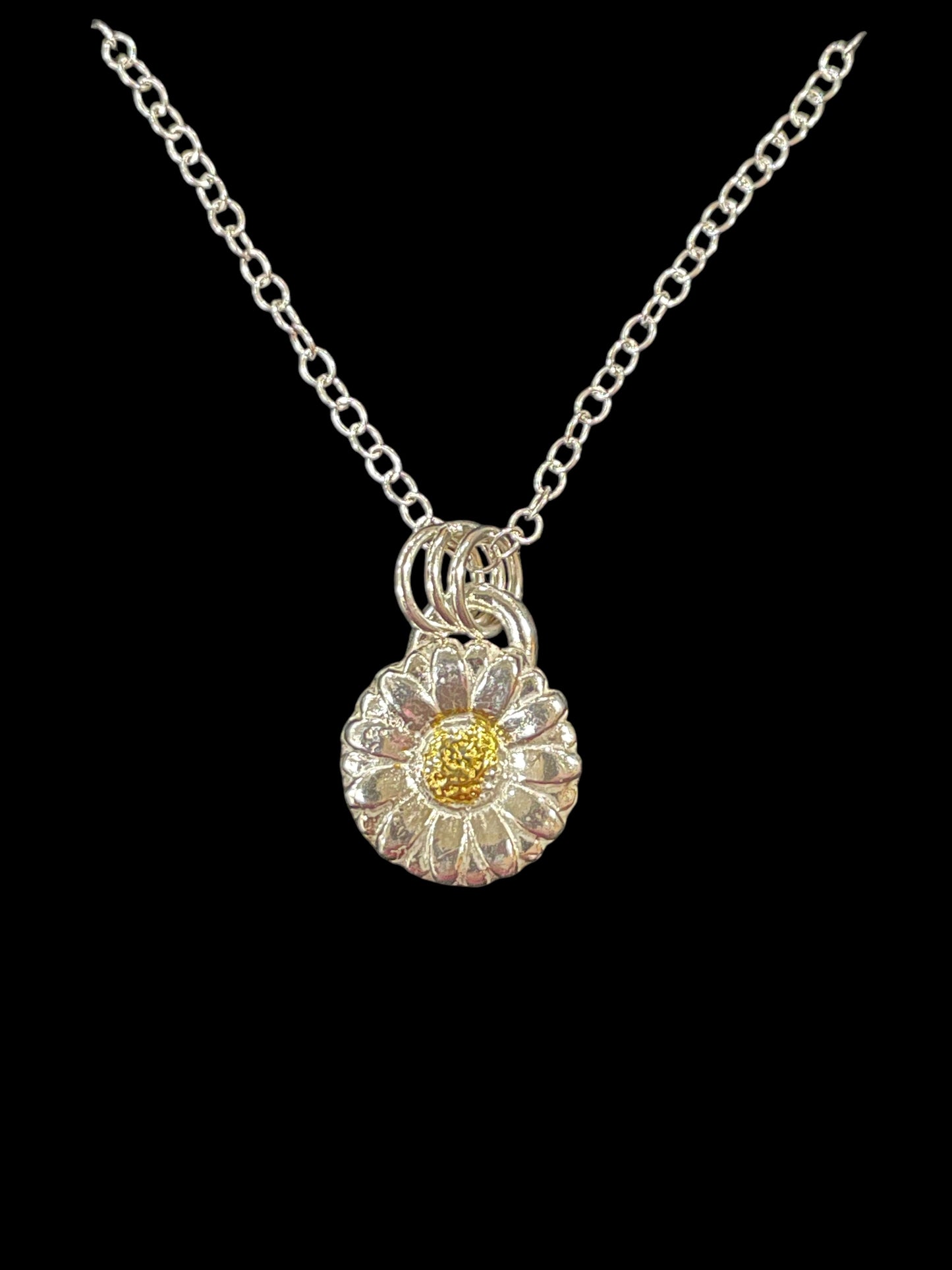 Small Daisy pendant with 24k gold