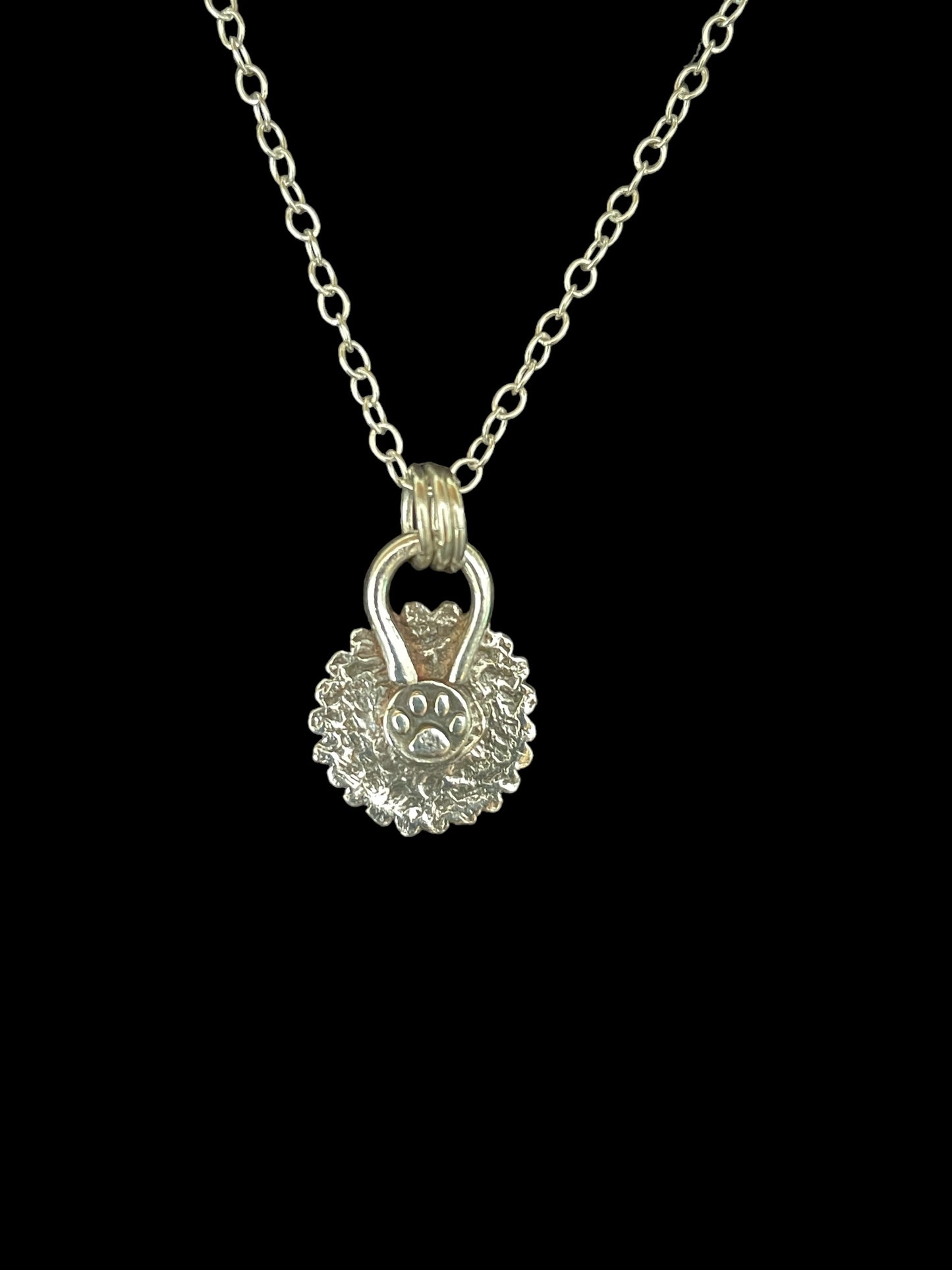 Small daisy pendant