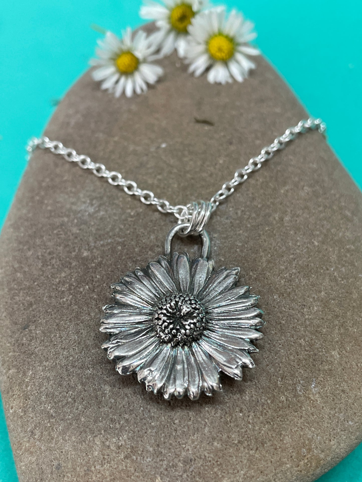 Daisy pendant