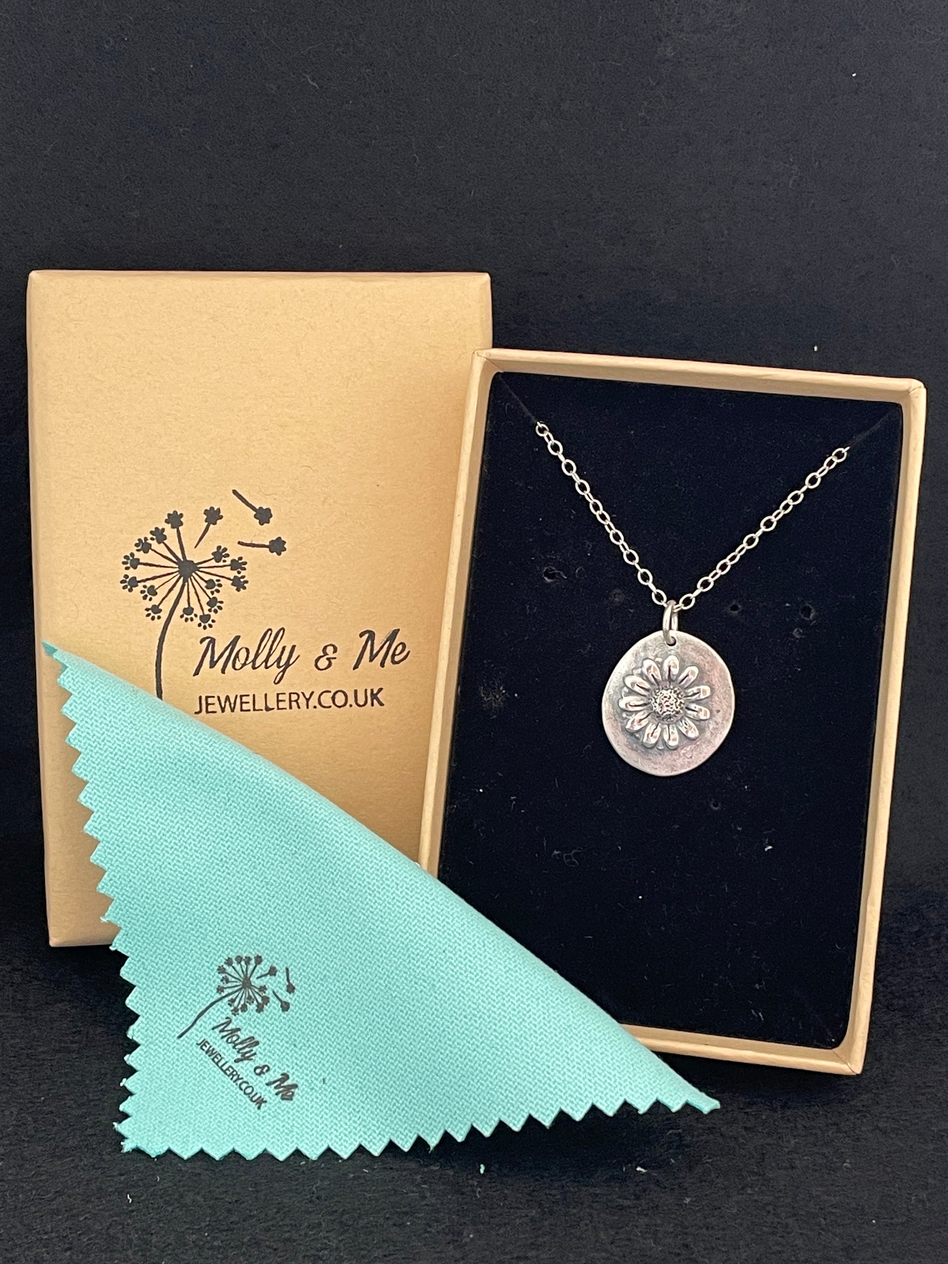 Molly and Me Jewellery Daisy disc pendant in gift box with cleaning cloth