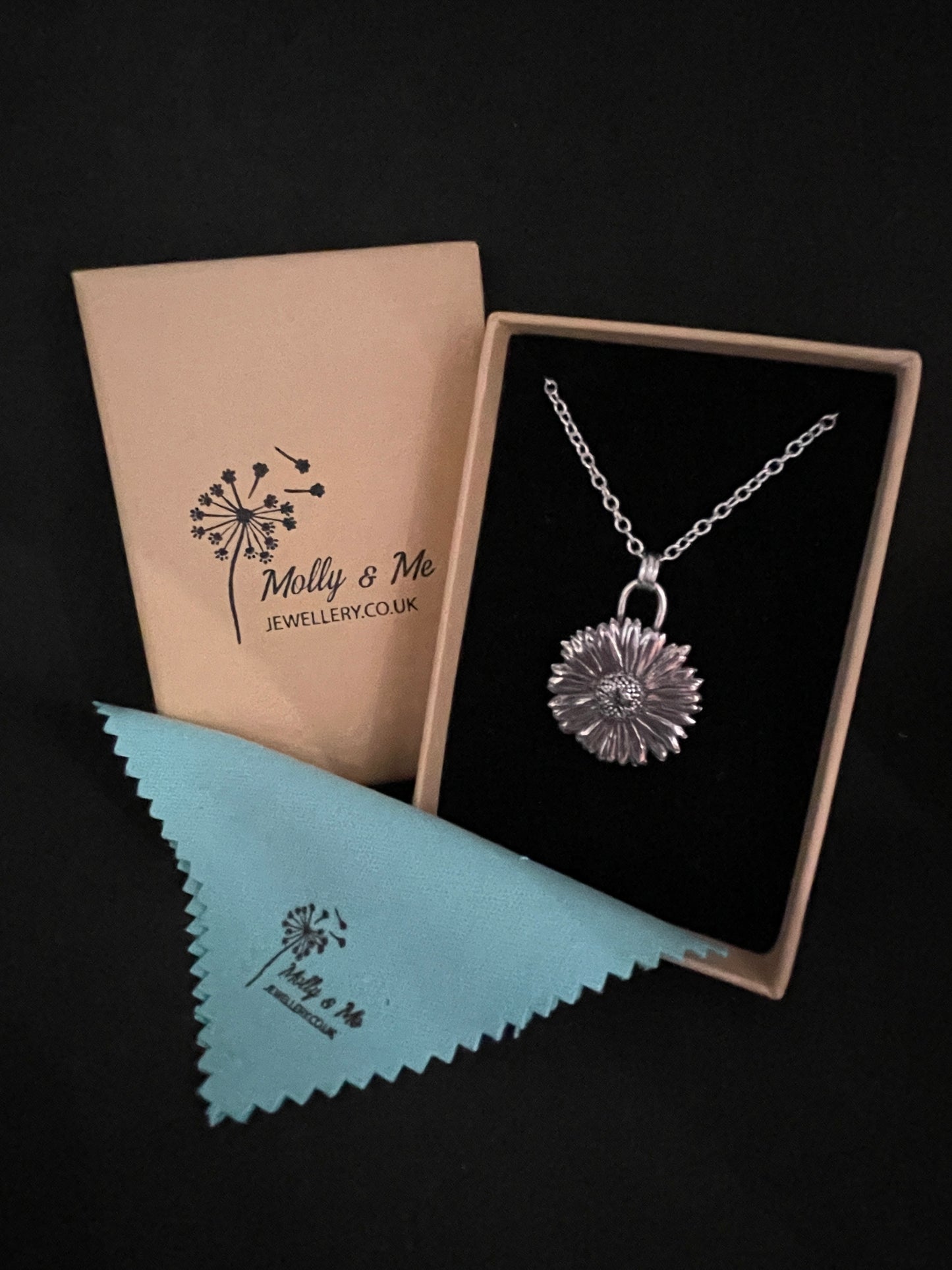 Daisy pendant