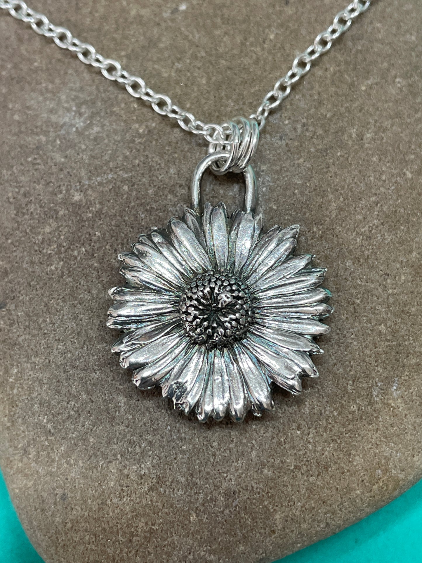 Daisy pendant