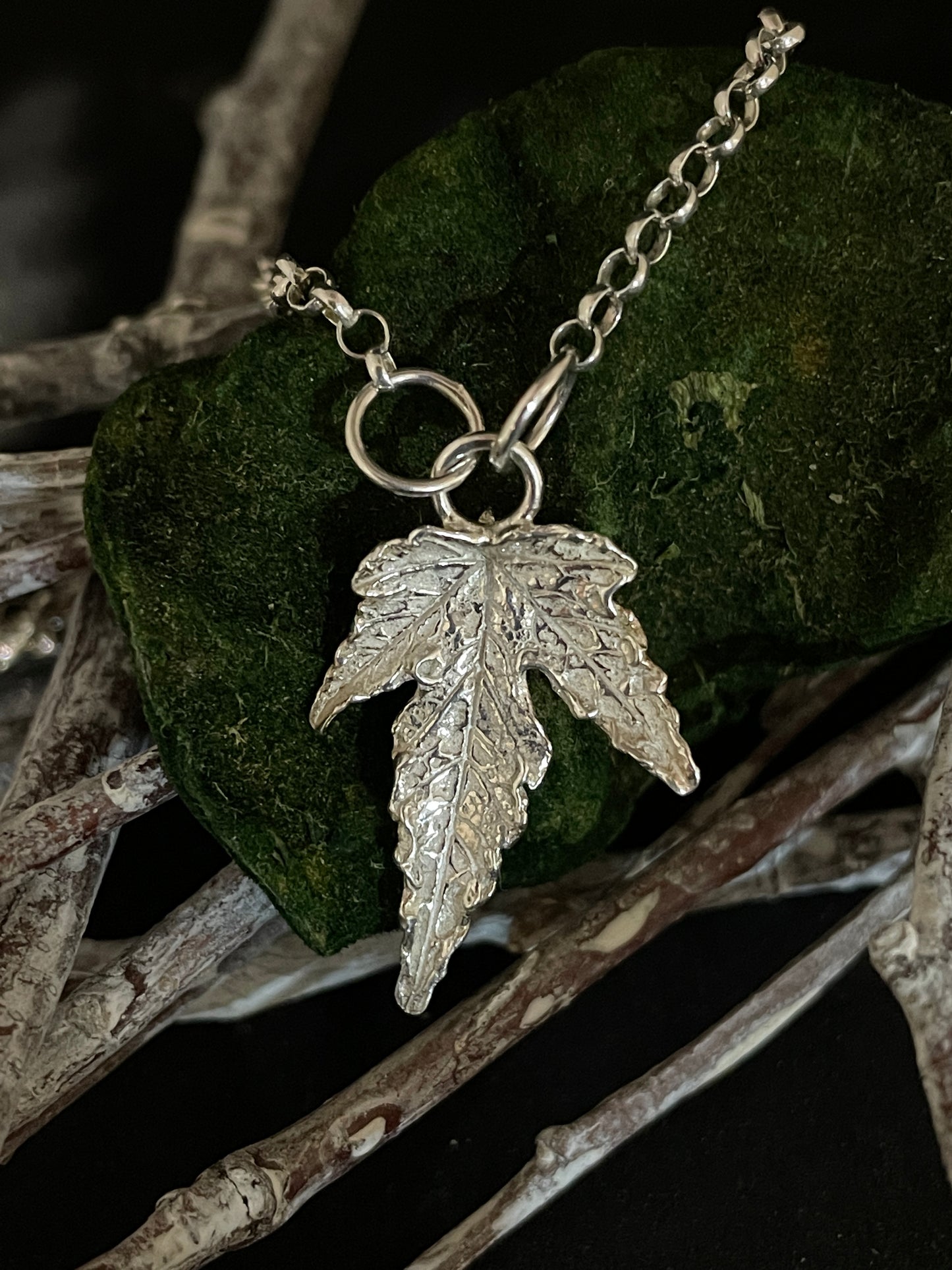 Small Leaf Impression necklace