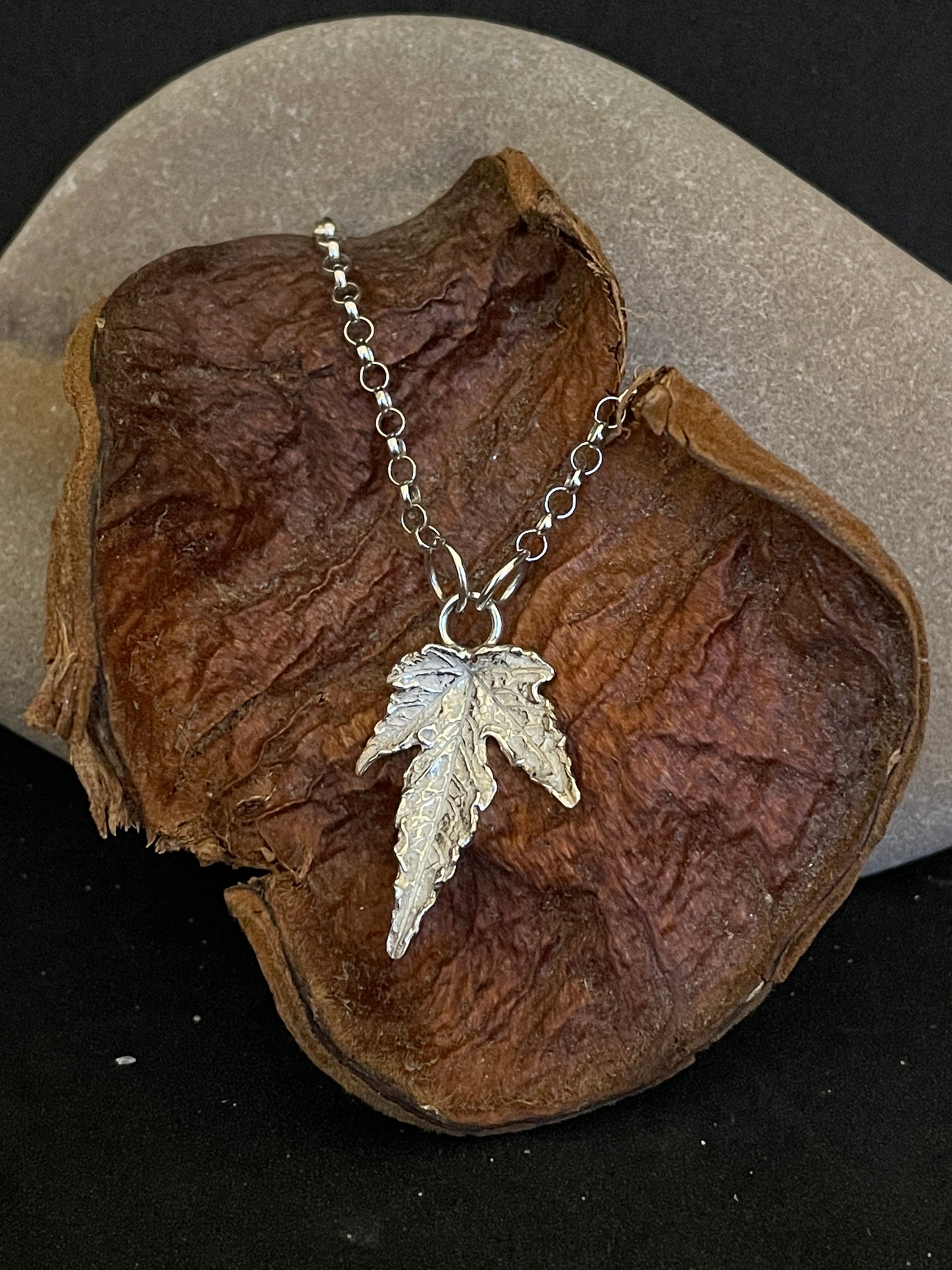 Small Leaf Impression necklace